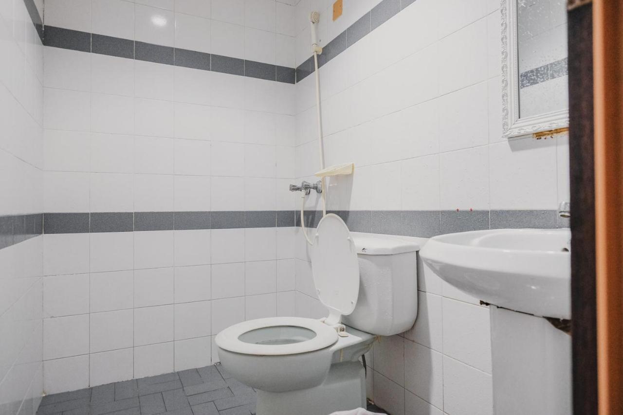 Reddoorz Near Nagoya Hill Mall Batam 5 Экстерьер фото